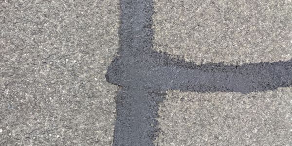 Asphalt crack seal